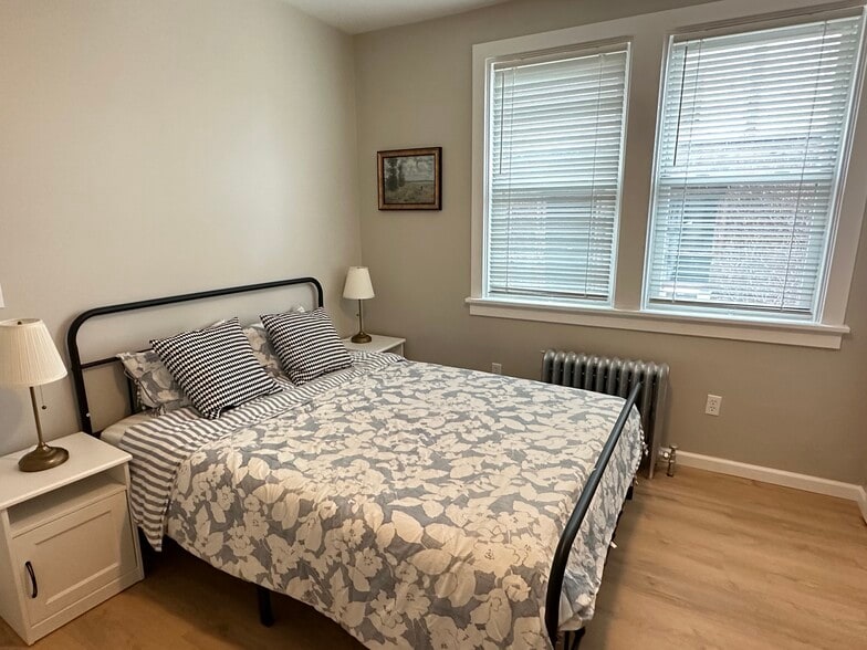 Building Photo - 5640 Beacon St