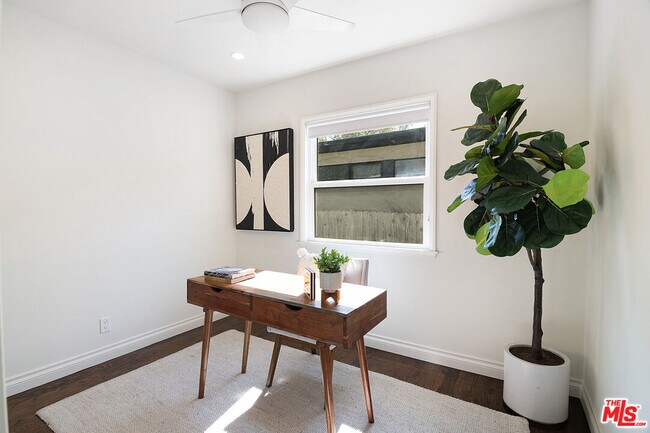 Building Photo - 326 N Vista St