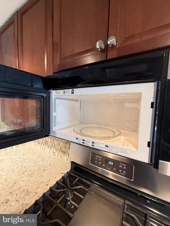 Building Photo - 10002 Oakton Terrace Rd