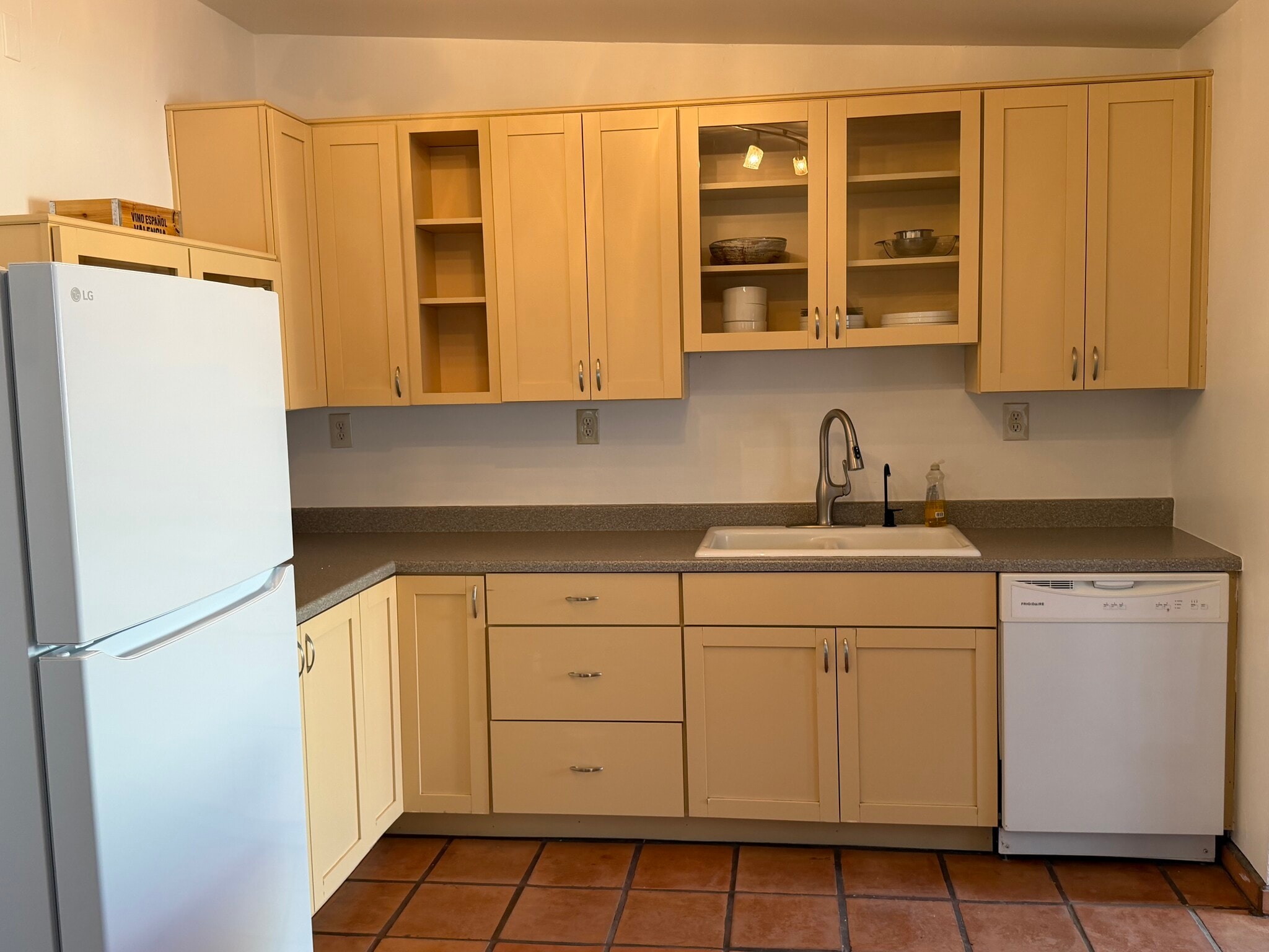 Building Photo - 2825 E 21st St