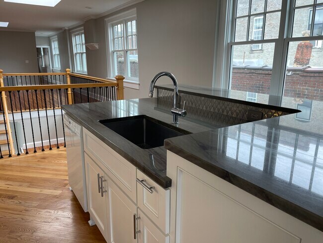 Building Photo - 116 E Council St