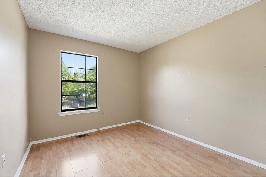 Building Photo - 2 Veros Ln