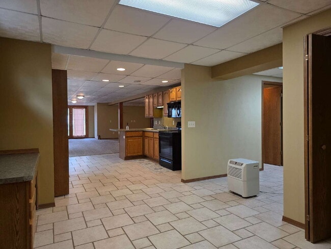 Building Photo - Multi generational Home New London