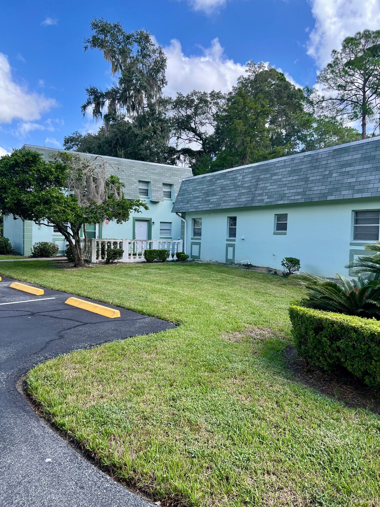 Building Photo - 1525 SE 25th St