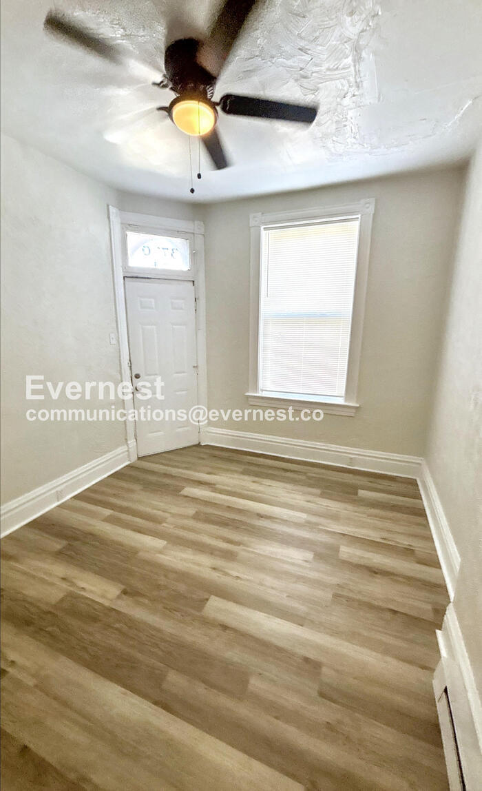 Building Photo - 3720 Fairview Ave