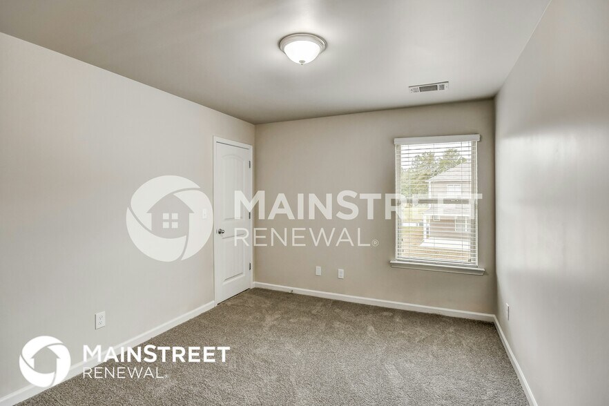 Building Photo - 6672 Woodford Ln