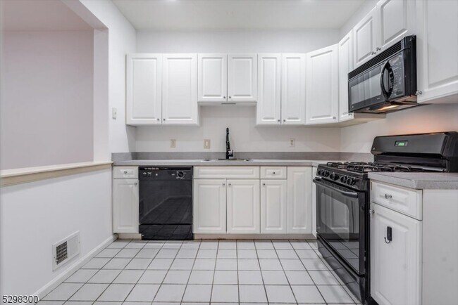 Building Photo - 627 Old Dover Rd