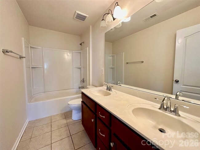 Building Photo - 1218 Clingman Dr