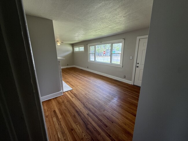 Building Photo - 2500 E 3rd St