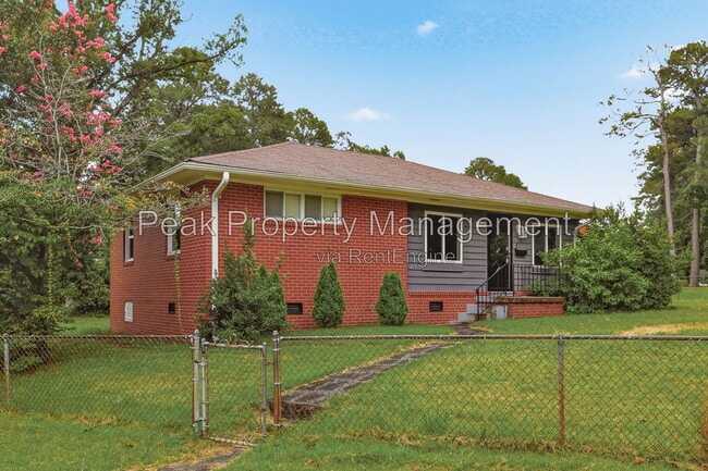 Building Photo - 2105 Fort Rice St