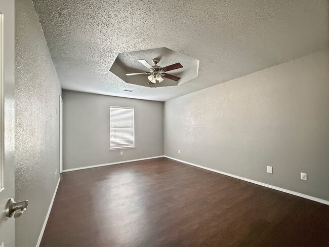 Building Photo - 1203 SE 21st St