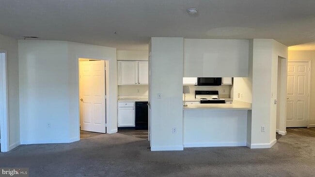 Building Photo - 625 Admiral Dr