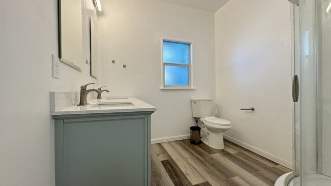 Building Photo - 428 N Oleander Ave