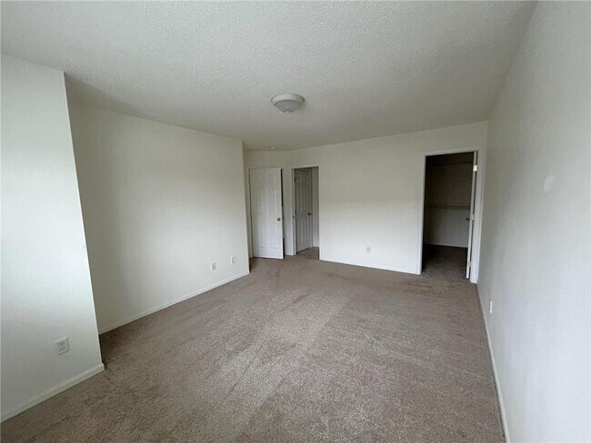 Building Photo - 10 Bridgewater Trail