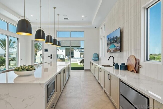 Building Photo - 5005 Avenida Lugano