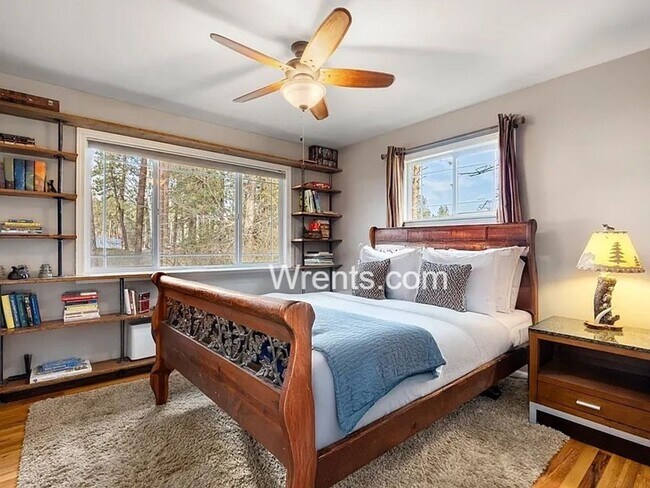 Building Photo - Your Own Slice of Spokane – 3BR/3BA Home West Plains Living - Bonus Shop available