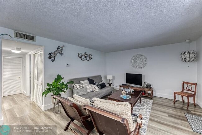 Building Photo - 200 NE 12th Ave