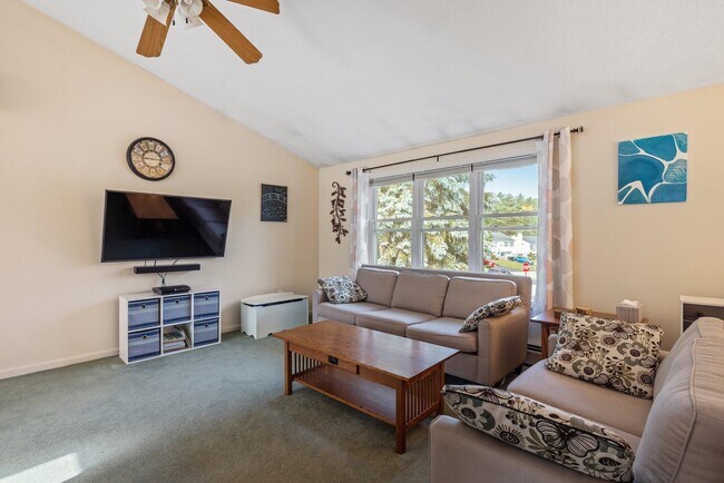 Building Photo - 94 Pullman St