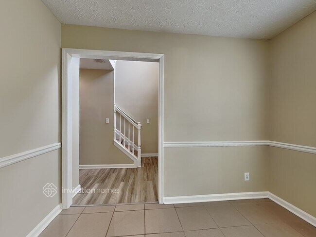 Building Photo - 2565 Suwanee Lakes Trail NW