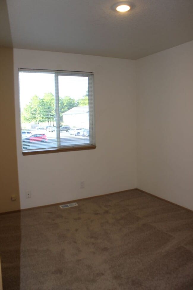 Building Photo - 33067 NW Meersburg St