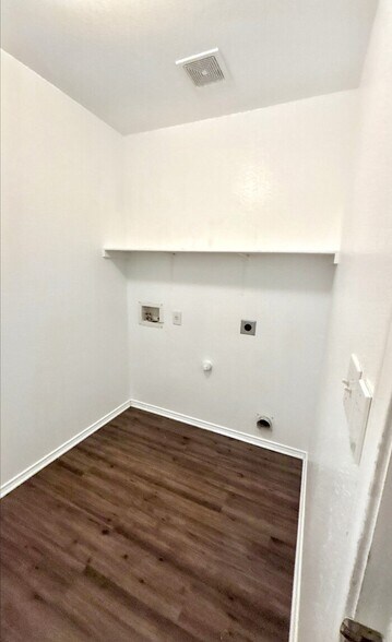 Building Photo - 8432 Fall Meadow Ln