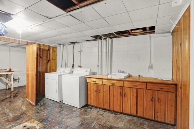 Building Photo - 1240 N Irvington Ave