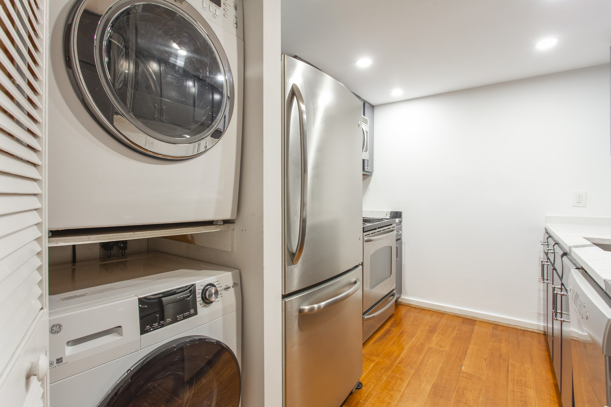 Kitchen (with Laundry) - 1035 Spruce St