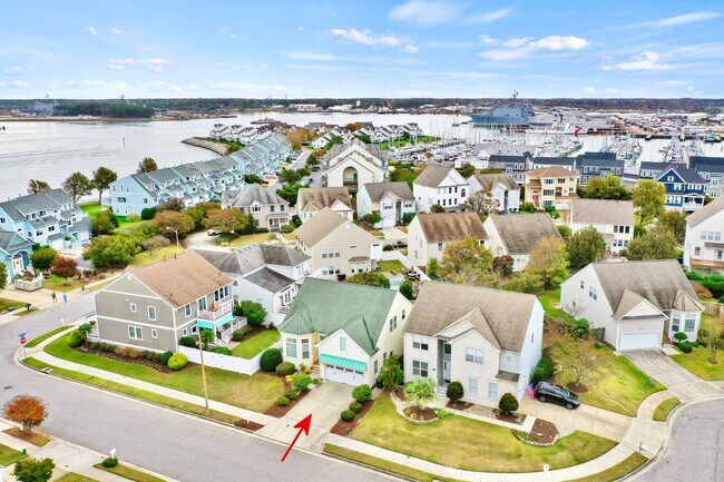 Building Photo - MUST SEE!! 3-Bedroom Home in Bay Breeze Point! Vaulted Ceilings - 1st Floor Primary Bedroom - Att...