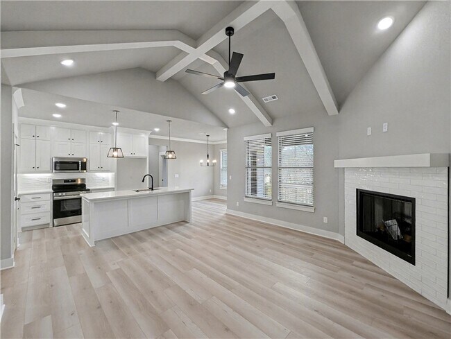 Building Photo - 52 Claxton Dr