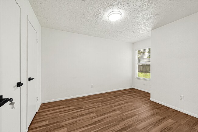 Building Photo - 13327 N Thorntree Dr