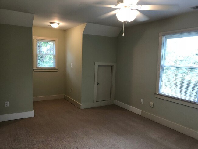 Building Photo - PRE-LEASING FOR AUGUST 2026!