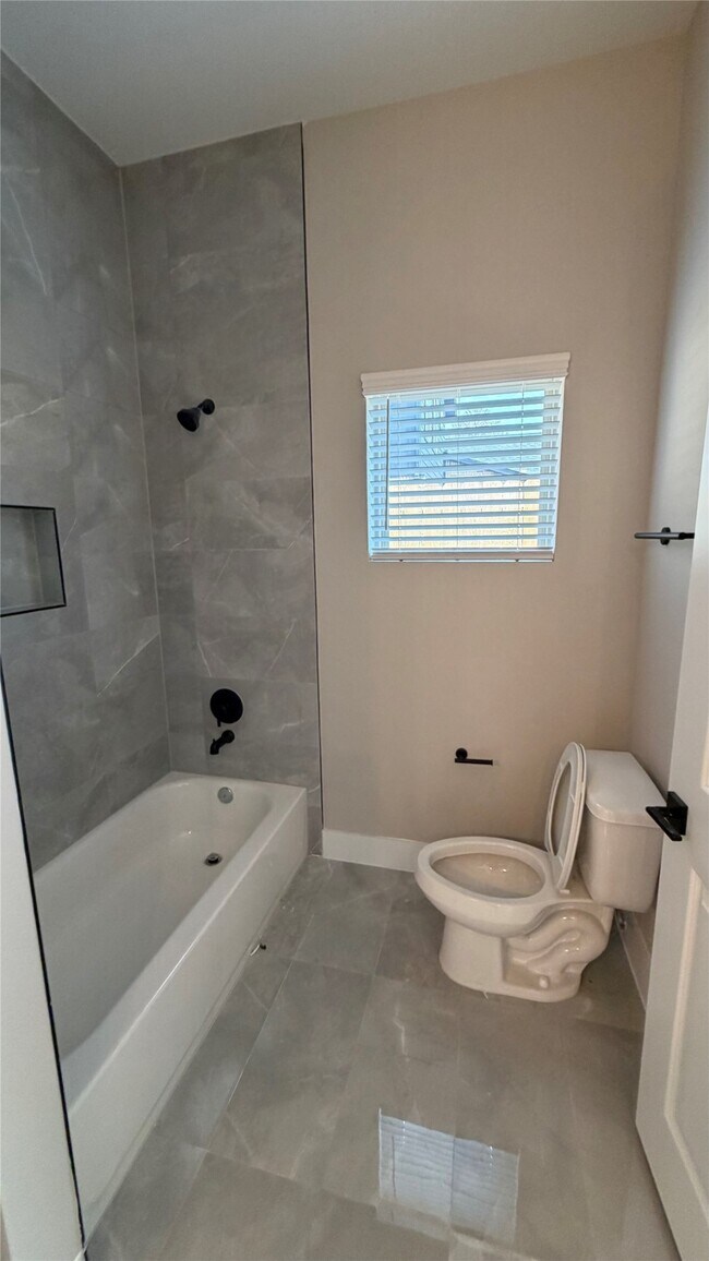 Building Photo - 2607 Piemonte Ave