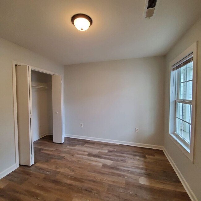 Building Photo - Claypond Village