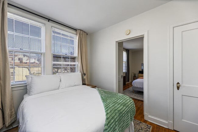 Building Photo - 4000 Vine St