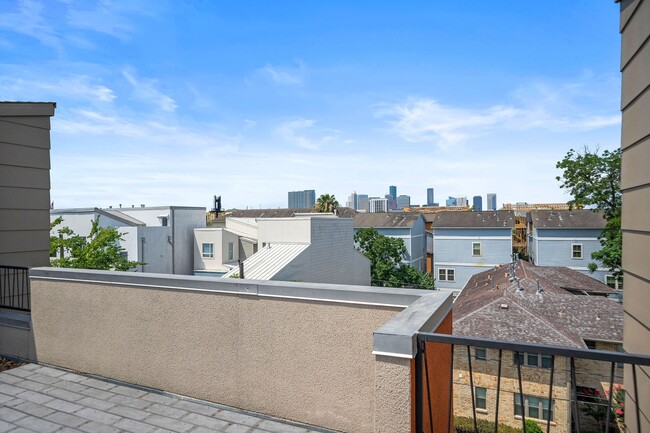 Building Photo - 1414 Rosewood St