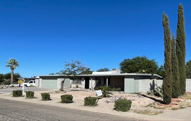 Building Photo - 7655 E Tulip Tree St