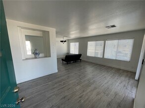 Building Photo - 1521 Linnbaker Ln