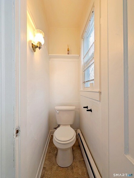 Building Photo - 102 Elm St