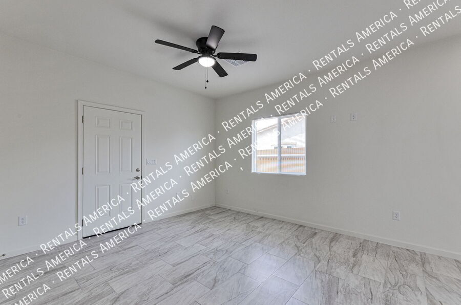 Building Photo - 3727 N Stone Ave