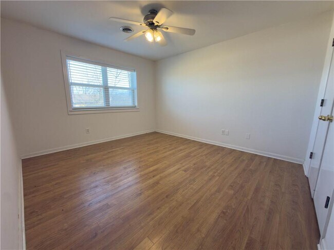 Building Photo - 2713 W Fir St