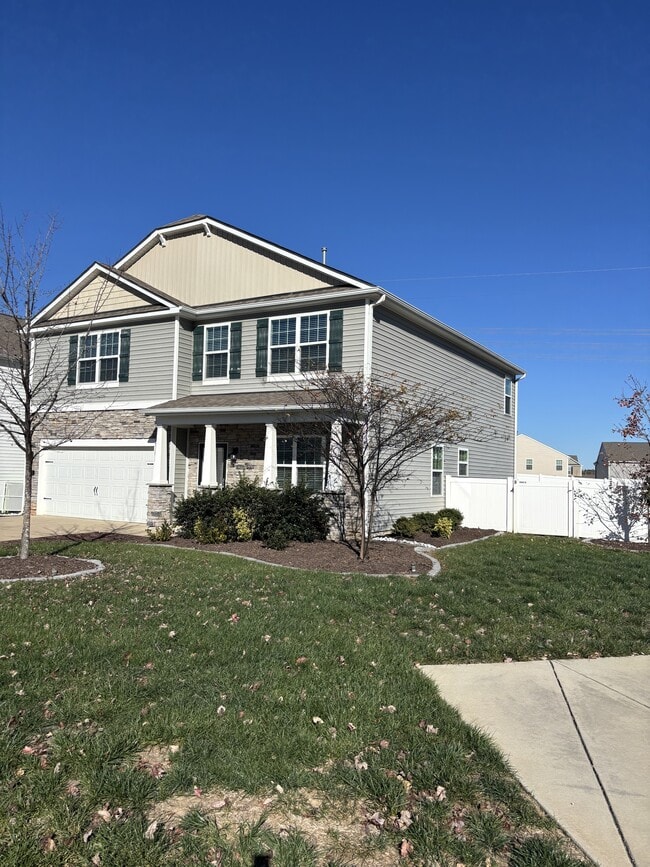 Building Photo - 145 Relict Dr