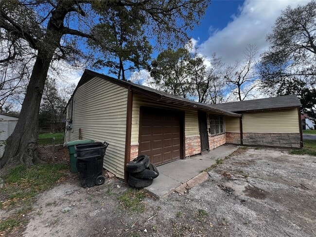 Building Photo - 5967 Southtown St