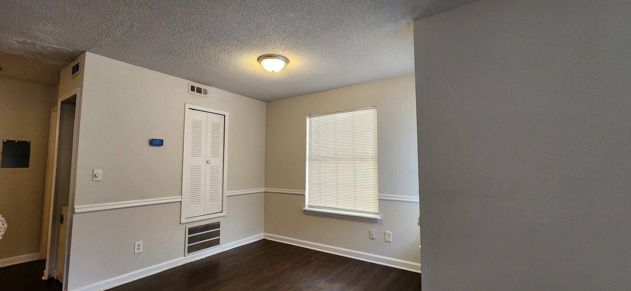 Building Photo - Room in Apartment on Cypress Pointe St