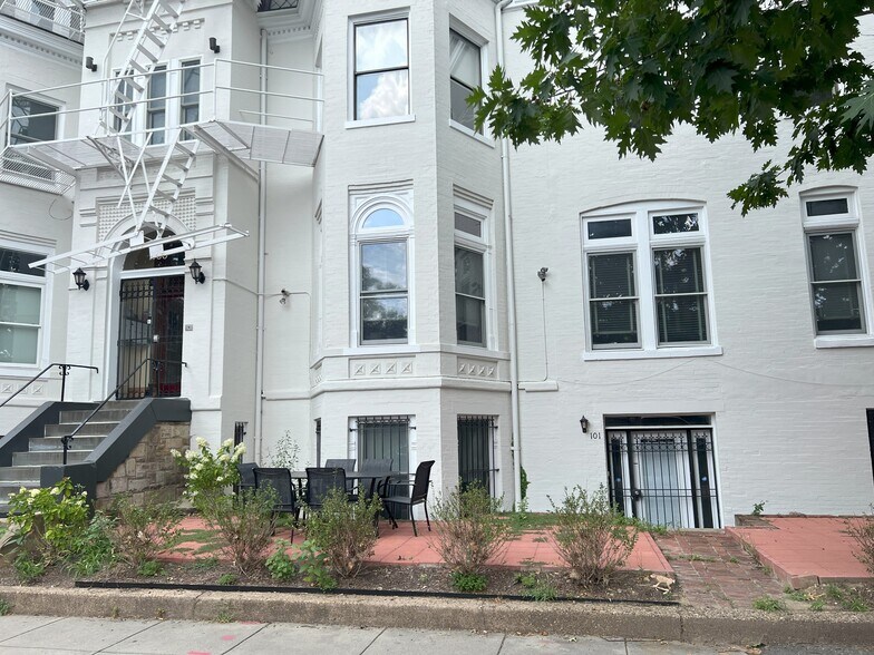 Building Photo - 1700 15th St NW