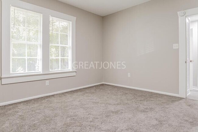 Building Photo - 1703 Pine St