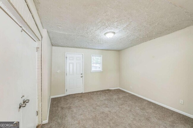 Building Photo - 16 Bromack Dr SE