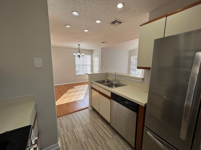 Building Photo - 645 Stafford Terrace