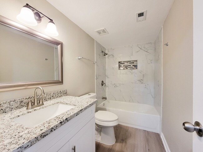Building Photo - BEAUTIFUL REMODELED 3 BEDROOM 2 BATH IN LA...