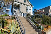 Building Photo - Adorable lower unit, one block from the water