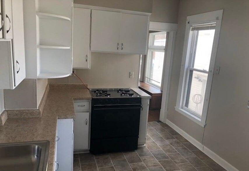 Gas Range - 2024 Grand Ave S